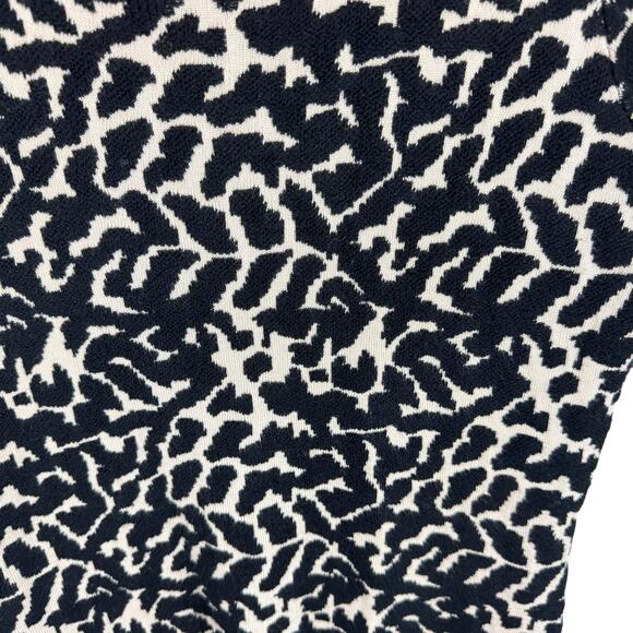 Just Taylor Anthro Black Cream 3/4 Sleeve Fit Flare Knee Length Sweater Dress L - Picture 5 of 8